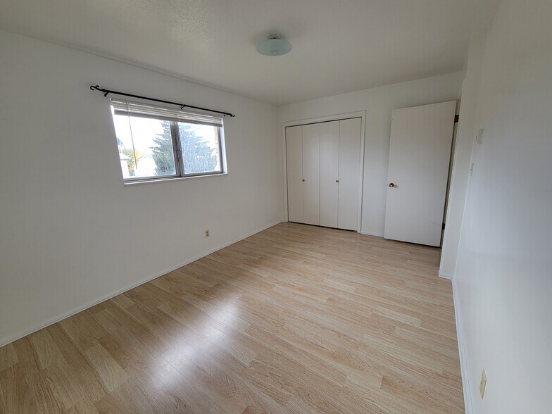 Building Photo - 1646 Grandview Dr