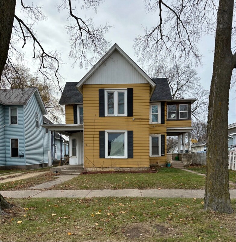 Building Photo - 1611 Charles St