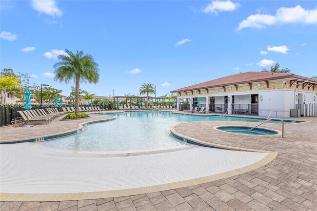 Building Photo - 10653 W 32nd Ln