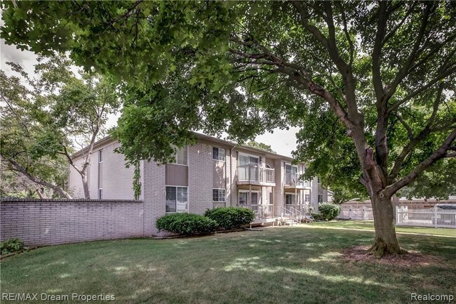 Building Photo - 3501 W 14 Mile Rd