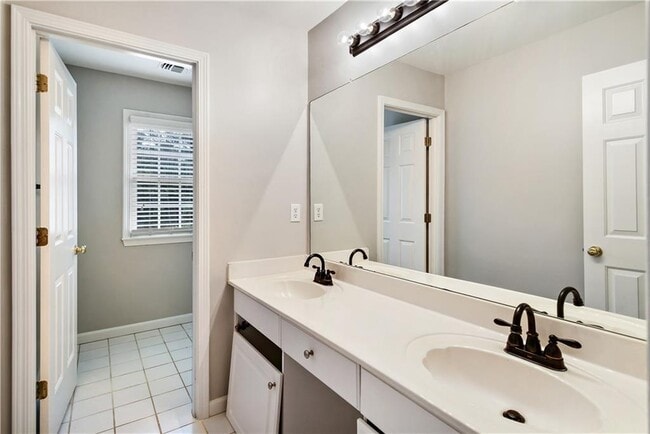 Building Photo - 2065 N Bethany Creek Dr