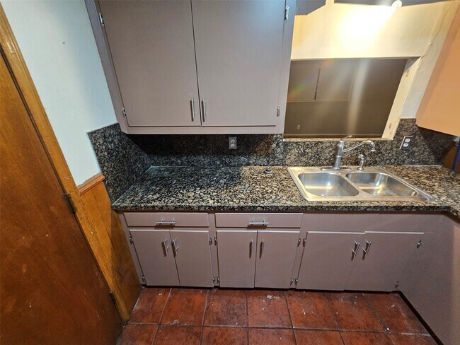 Building Photo - 2810 Monticello Dr