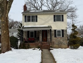 Building Photo - Spectacular 3 Bed/2.5 Bath Colonial in Freeport!