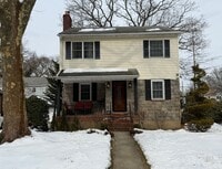 Building Photo - Spectacular 3 Bed/2.5 Bath Colonial in Freeport!