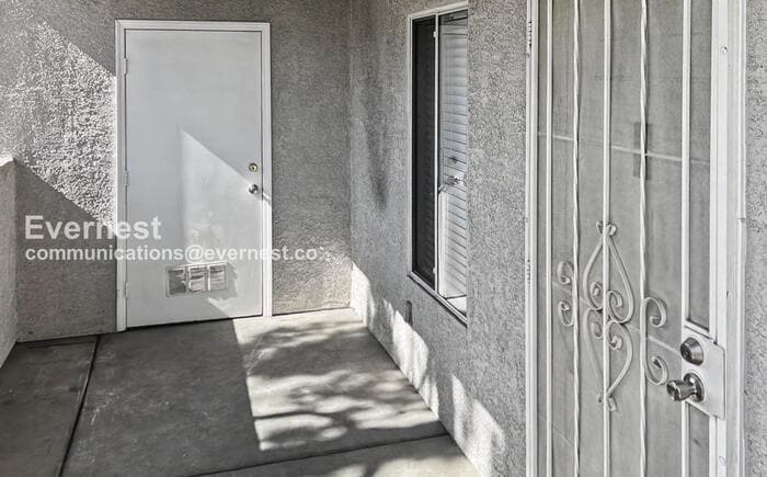 Building Photo - 5922 W Vegas Dr