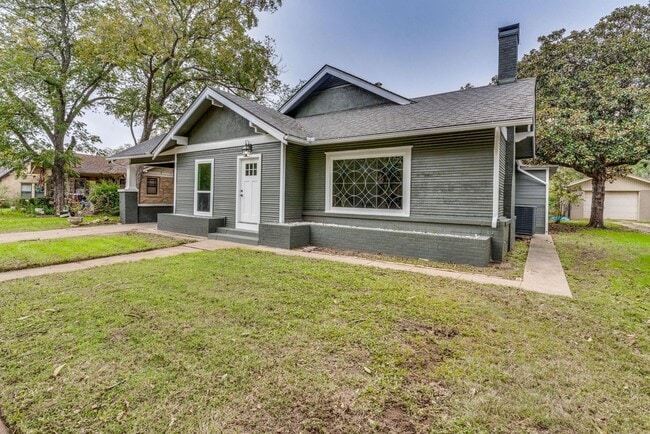 Building Photo - Beautiful home in Southwest Cleburne