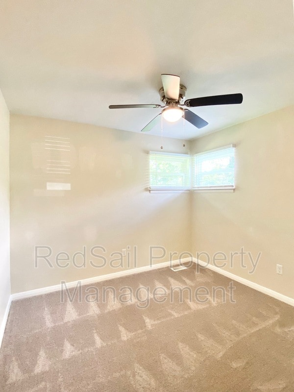 Building Photo - 37 Pennwood Dr