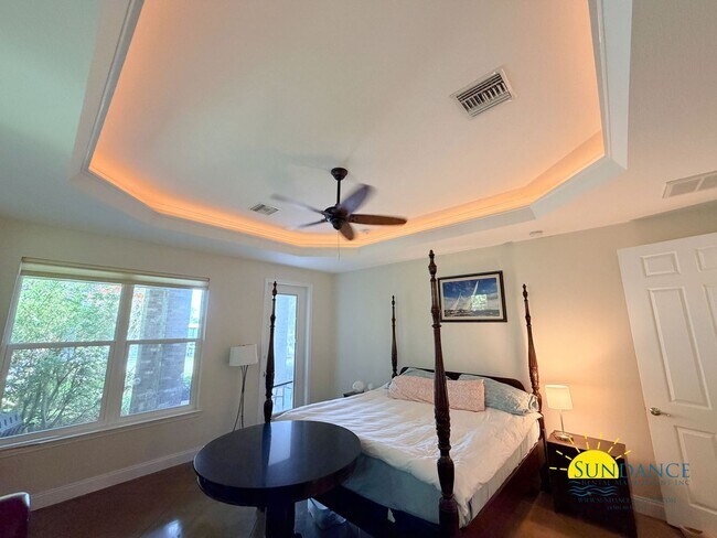 Building Photo - Beautiful Waterfront Property in Prime Location!