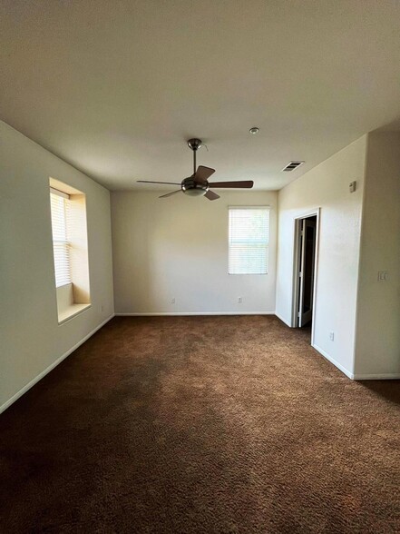 Building Photo - 4300 Newton Ave