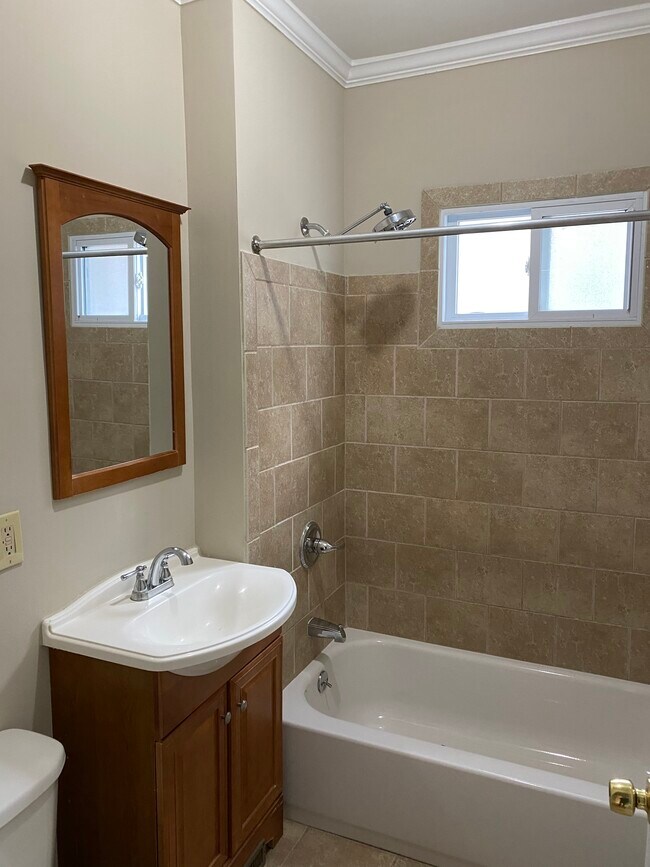 Building Photo - 1069 Wayburn St