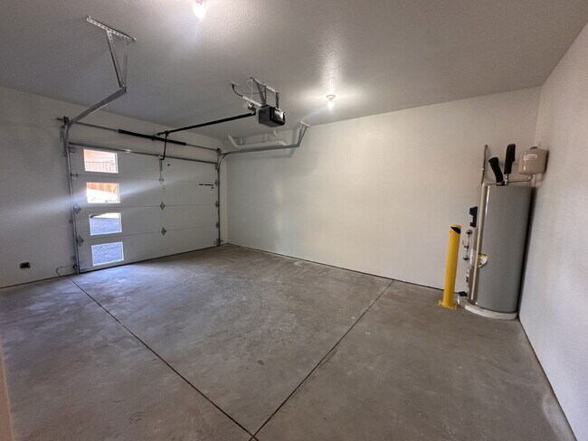 Building Photo - 20611 Independence Way