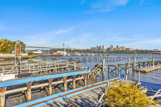 Building Photo - 17 Moorings Ln