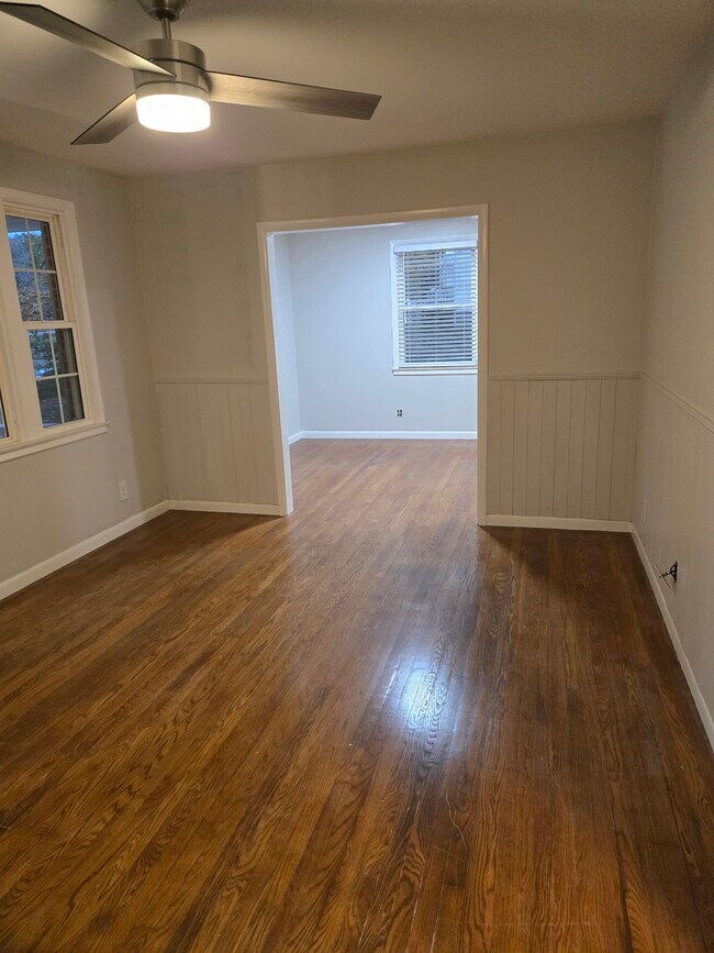 Building Photo - 929 Due W Ave N