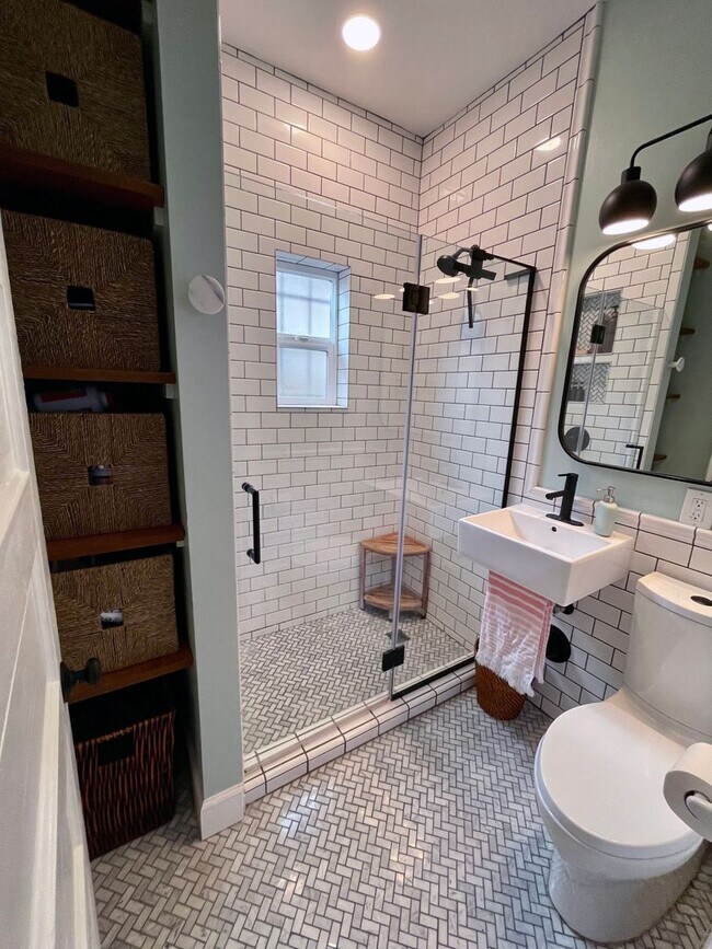Building Photo - STUNNING Updated Bungalow Home in the West Highlands- Available 8/5!