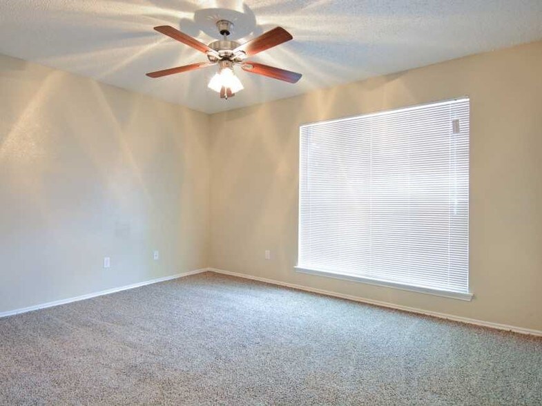 Building Photo - 315 Belmont St