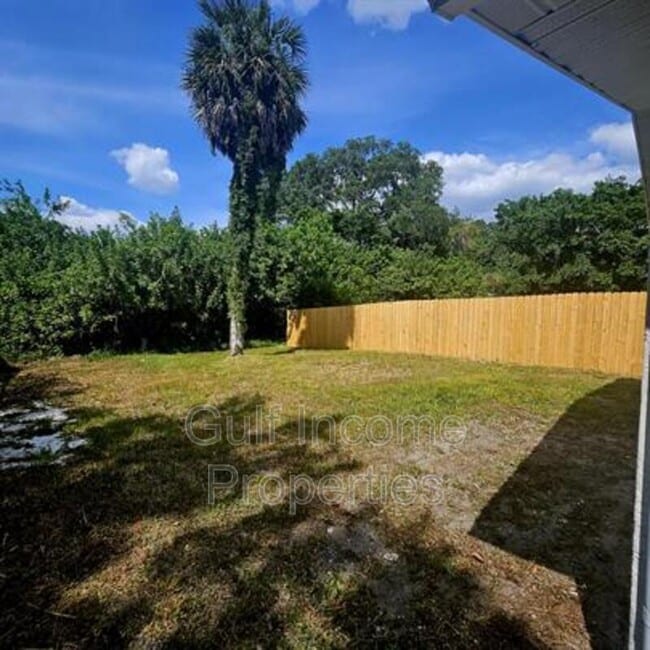 Building Photo - 2515 30th Ave Dr E