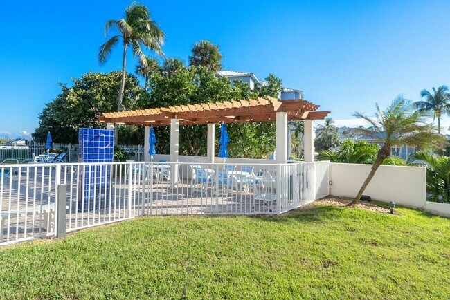 Building Photo - 176 Helios Dr