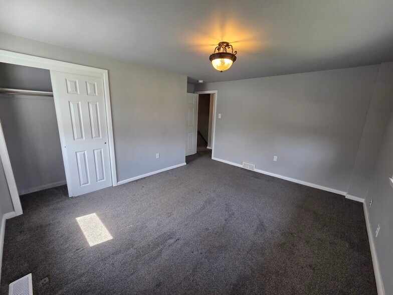 Building Photo - 811 Coppock Ln