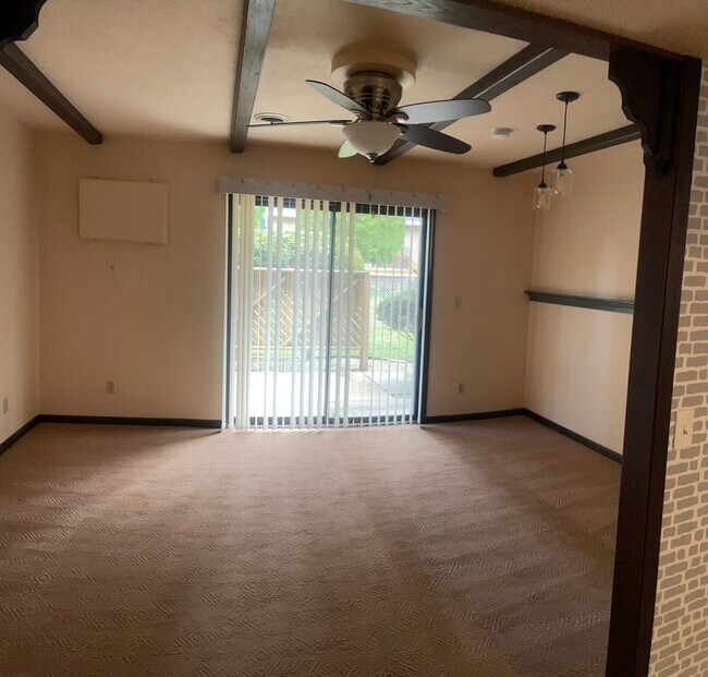 Building Photo - 1420 W South Park Ave