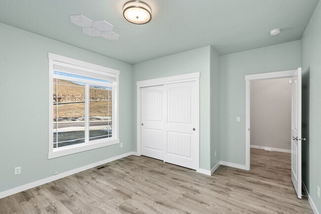Building Photo - Luxury Four Bedroom with Breathtaking Views