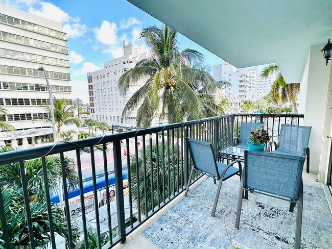 Building Photo - 1800 Collins Ave