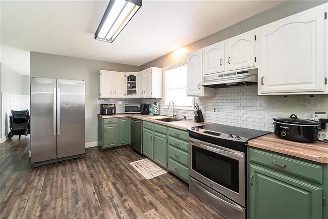 Building Photo - 723 Lehigh St