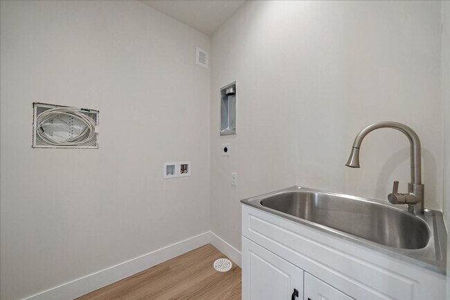 Building Photo - Luxurious New Townhome in South Sloan’s Lake