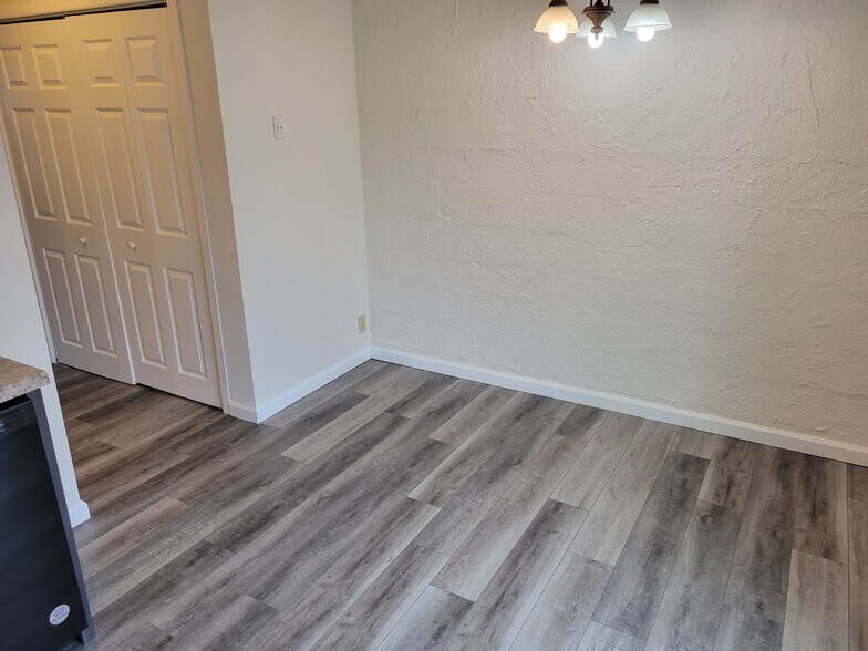 Building Photo - 21 Country Elm Mnr