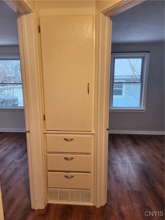 Building Photo - 437 Church St