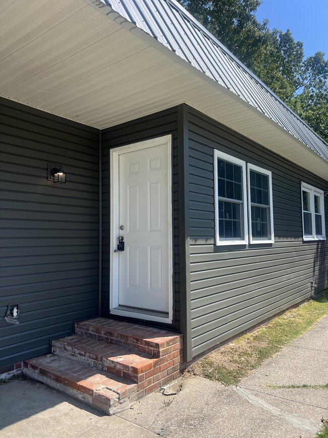 Building Photo - 1344 Husband Rd