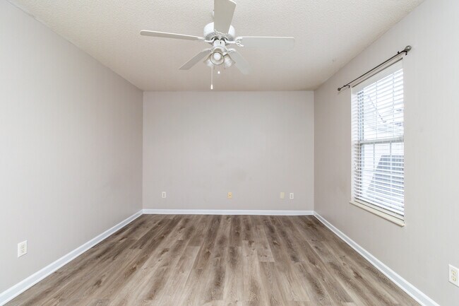 Building Photo - 836 Duchess Way