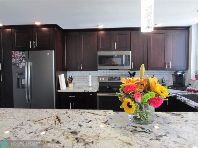 Building Photo - 1370 S Ocean Blvd