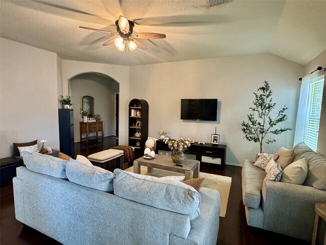 Building Photo - 6323 Bennington Springs Dr