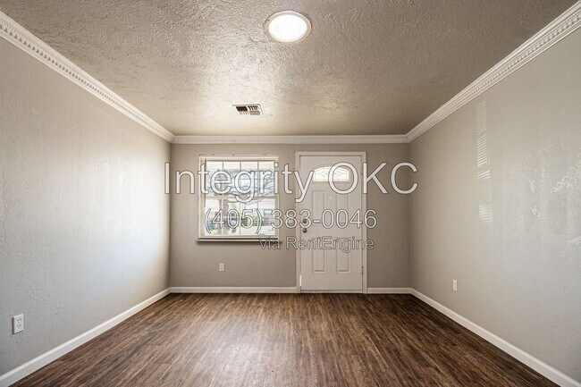 Building Photo - 4101 SE 45th St