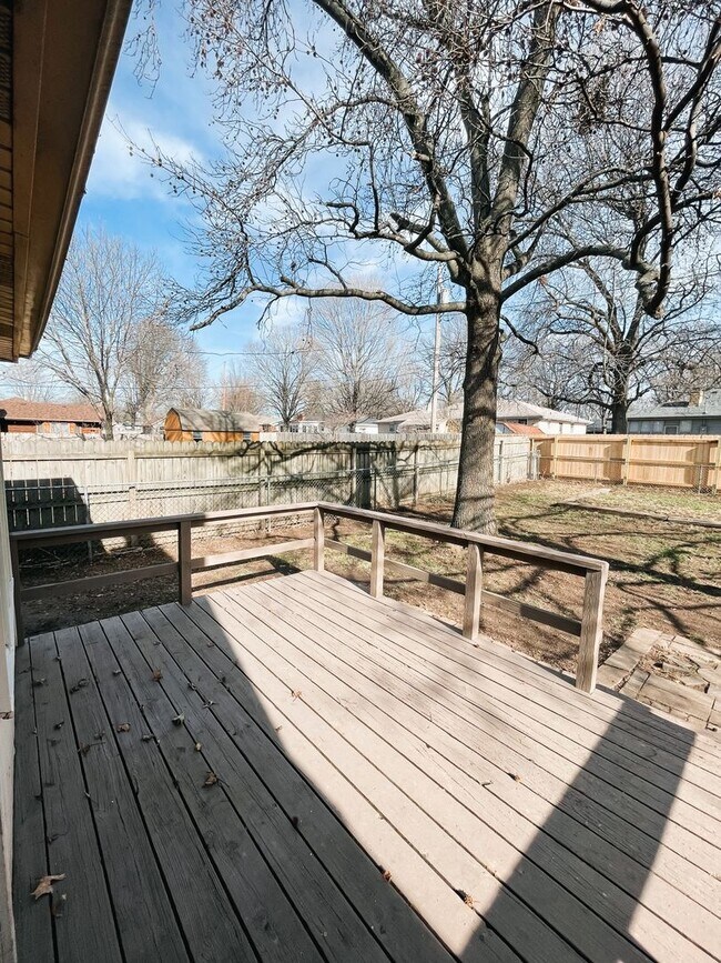 Building Photo - Southwest Springfield - Kickapoo High