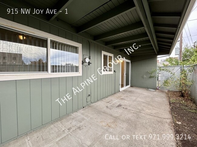 Building Photo - Single Level, 2 Bedroom by Cornell/NW Murr...