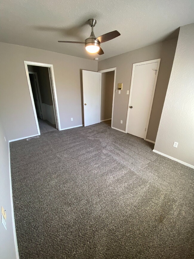 Building Photo - Newly Updated 2 Story Duplex