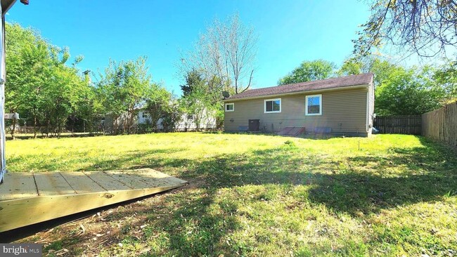 Building Photo - 5 Glenwood Dr