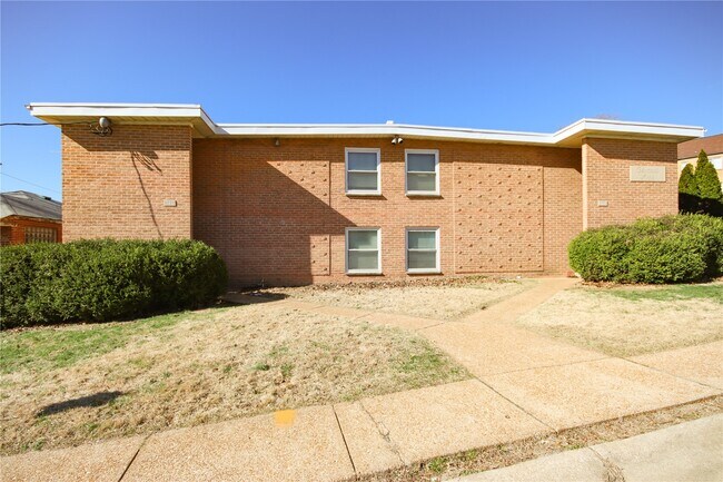 Building Photo - 4770 Kings Dr