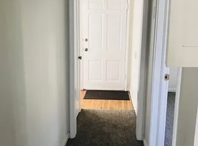 Building Photo - Spacious 4-Bedroom Home – with 2nd Kitchen & Private Entrance!