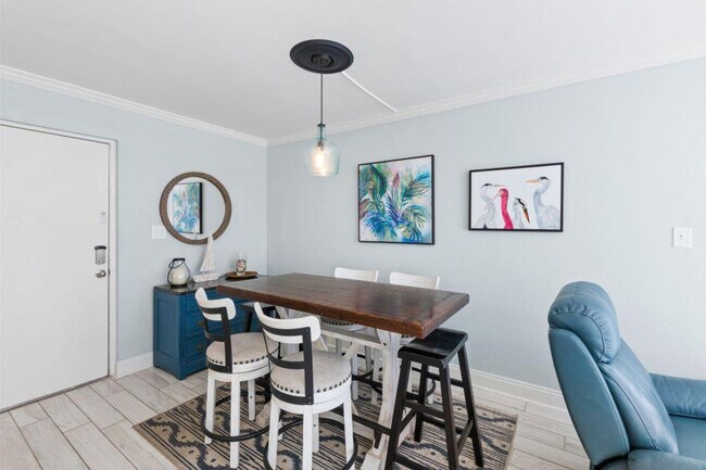 Building Photo - 511 E Beach Blvd