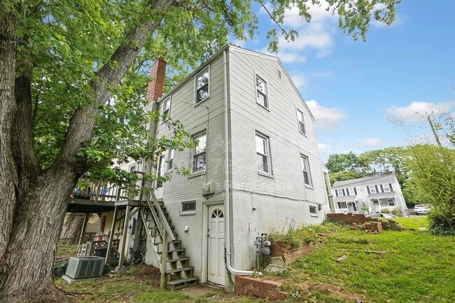 Building Photo - 2707 Jefferson Dr