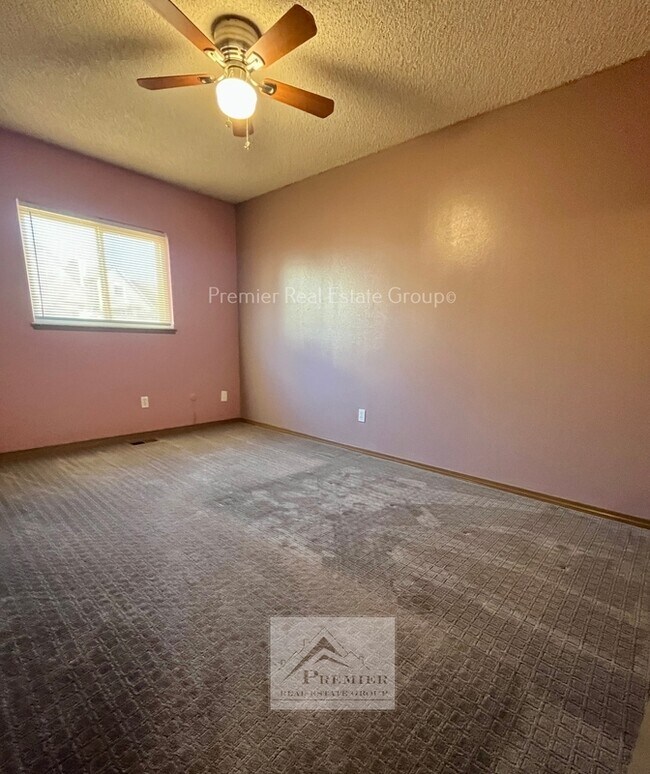 Building Photo - 3610 Sedgewood Way