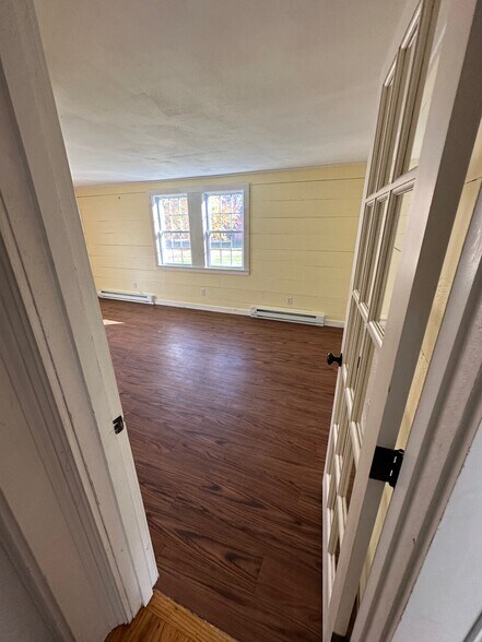 Downstairs bedroom - 480 Newington Rd