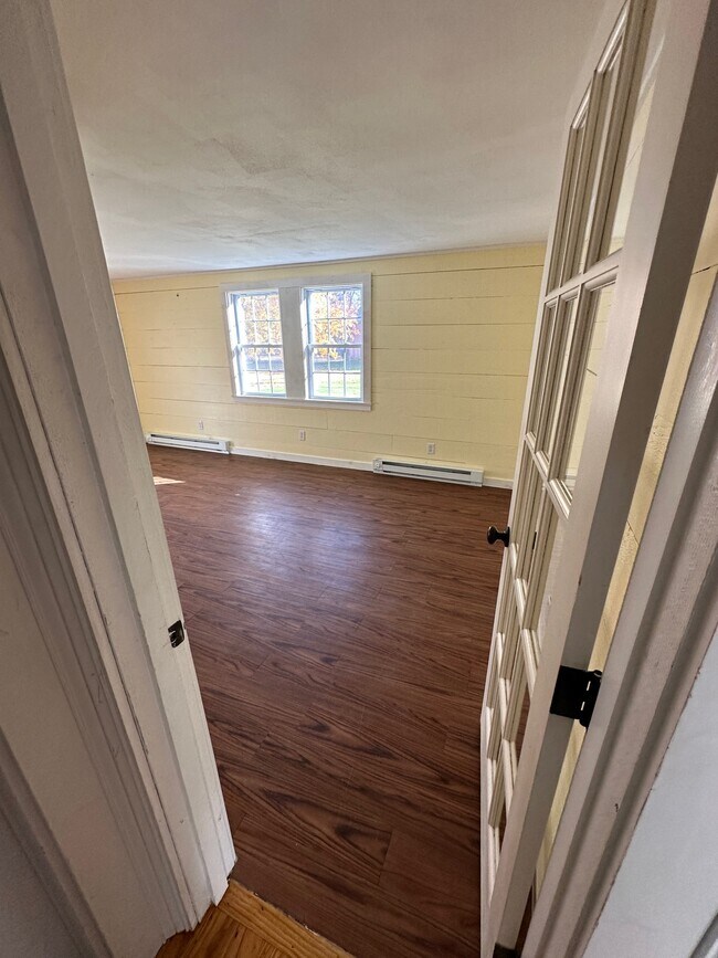 Downstairs bedroom - 480 Newington Rd