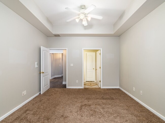 Building Photo - 2 Bedroom 2 Bath Garden Level Condo