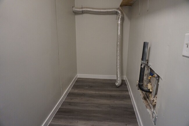 Building Photo - 968 W 500 S
