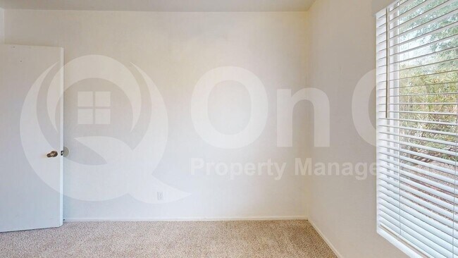 Building Photo - 8972 E Mayberry Dr