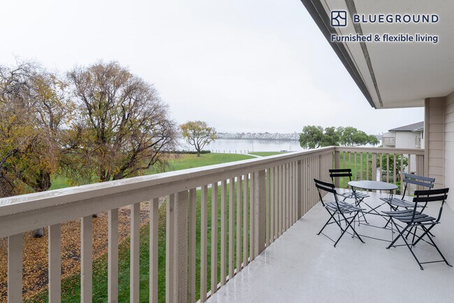 Building Photo - 950 E Hillsdale Blvd