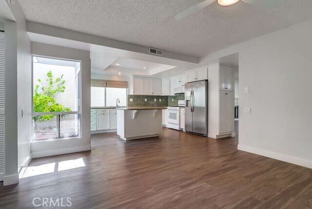 Building Photo - 7030 Seawind Dr